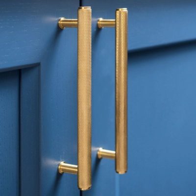 AW809K Crispin Knurled Pull Handle