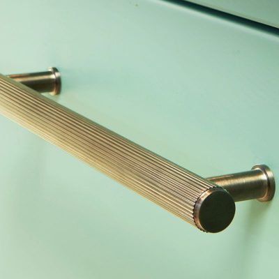 AW809R Crispin Reeded Pull Handle